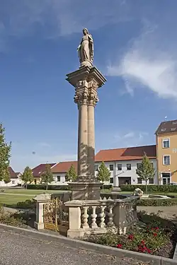 Sloup se sochou Panny Marie