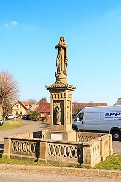 Sloup se sochou Panny Marie