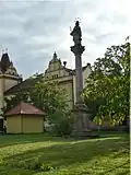 Sloup_se_sochou_sv._Jana_Nepomuckého.jpg