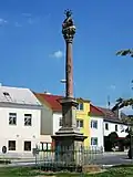 Sloup se sochou sv. Jana Nepomuckého (Dolany).JPG