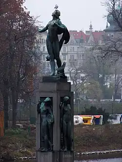 Smíchov, socha Vltavy a reliéfy Otavy a Berounky.jpg