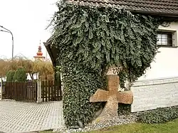 Smírčí kříž ve středu Březiny (Q36867580).jpg