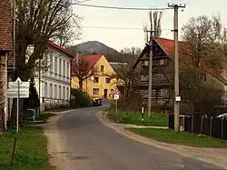 Soběnice - příjezdová komunikace od Litoměřic