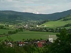 Pohled do údolí Sobotína od severu, v popředí část Štětínov