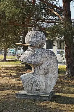 Plastika Faun v kampusu JU