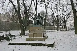 Socha Aloise Jiráska (Litomyšl), Jiráskova (při zámku).JPG