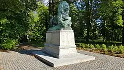 Socha lva (pohled zleva)