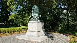 Socha lva (pohled zprava)