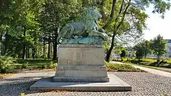 Socha lva (pravý bok)