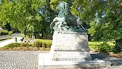 Socha lva (levý bok)