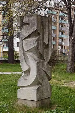 Socha pro vstupní prostor areálu ČSAV