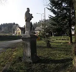 Socha sv J Nepomuckeho Brlozec.JPG