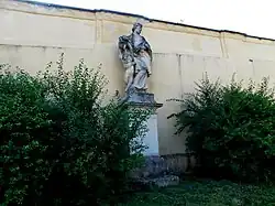 Socha svatého Jana Nepomuckého pod zámkem ve Slavkově u Brna (Q104982965).jpg