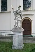 Socha svatého Jana Nepomuckého u kostela, Podolí.jpg