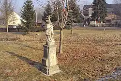 Socha v Kravařích.jpg