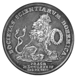 Pečeť Společnosti s latinským názvem Societas Scientiarum Bohemica Praga a letopočtem MDCCLXXXIV