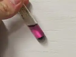 Roztok manganistanu sodného: typické zbarvení manganistanů