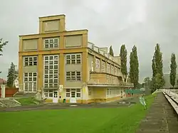 Sokolovna a část hlediště stadionu.JPG