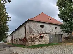 Barokní solnice na levém břehu Vltavy