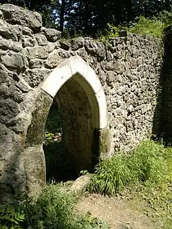 Zrekonstruovaný gotický portál