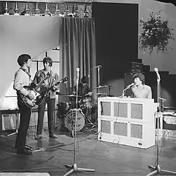 The Spencer Davis Group při zkoušce před vystoupením v Amsterdamu v roce 1966; zleva: Muff Winwood, Spencer Davis, Pete York a Steve Winwood.