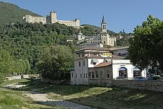 Panorama města s hradem