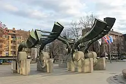 Památník revoluce v centru Rumy