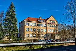 Hlavní budova školy na nábřeží Kpt. Nálepky