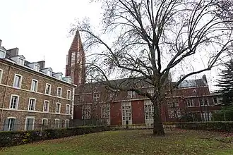 Square du Cardinal-Verdier a kostel sv. Antonína Paduánského