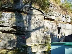 Srbská Kamenice - reliéf Korunování Panny Marie.jpg