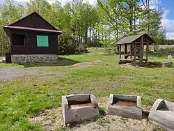Srub nad Plazským potokem u bývalého pohotovostního muničního skladu