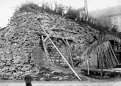 Dokumentace zbylého levobřežního oblouku roudnického gotického mostu v roce 1906 před likvidací