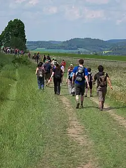 Pochodníci míří na Červený Újezd (2011)