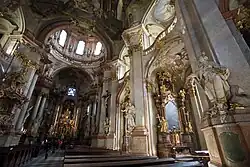 Interiér chrámu sv. Mikuláše na Malé Straně, druhá třetina 18. století.