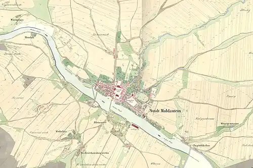 Týn nad Vltavou v roce 1828 na císařském otisku mapy Stabilního katastru. Mapa zobrazuje mimo jiné ještě starý, dřevěný most přes Vltavu a původní polohu jezů a mlýnů na Vltavě.