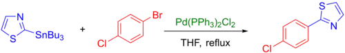 Regioselecktivní párování heterocyklického stannanu s arylbromidem