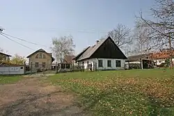 Stará voda čp. 43 (vpravo)