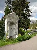 Staré Dobrkovice, výklenková kaplička svatého Jana Nepomuckého.jpg
