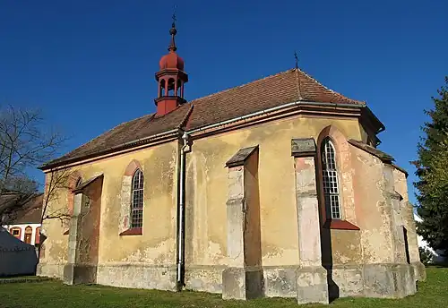 Kaple sv. Jana Křtitele v areálu zámku ve Starých Hradech