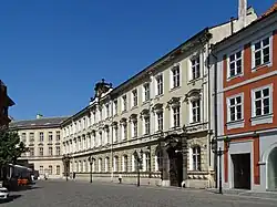 Průčelí novější budovy (Ovocný trh)