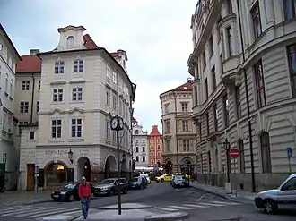 Pohled na ulici od náměstí Franze Kafky