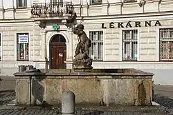 Starý-Plzenec-náměstí2015kašna.jpg