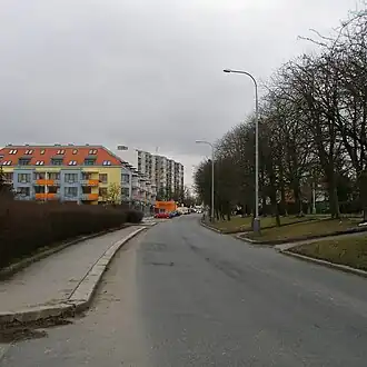 Starochodovská ulice od severu z místa křížení s ulicemi Na Sádce a Skřivanovou