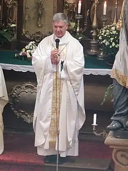 P. PharmDr. Mgr. Josef Šedivý OCr. celebruje poutní mši sv. v kostele sv. Františka z Assisi ve Starém Kníně