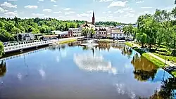 Městský rybník, v pozadí kostel sv. Martina