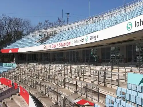 Tribuna stadionu Grafové, 2005