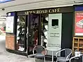 Kavárna Abbey Road u východu ze stanice (květen 2006)