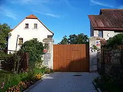 Stodůlky, U kašny 1 a 5.jpg