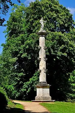 Sloup kapitána Thomase Grenville v Stowe Landscape Gardens, Buckinghamshire