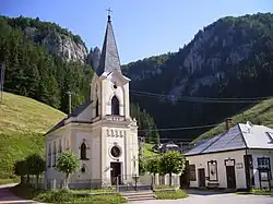 Římskokatolický kostel v obci